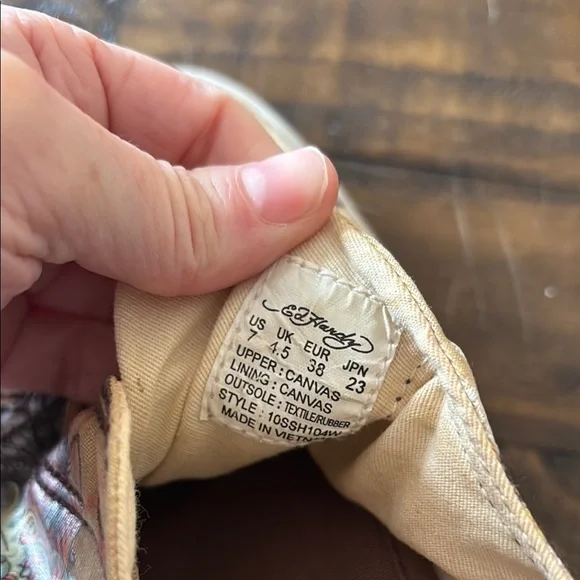 Ed Hardy Cream and Red Sneakers with Artistic Flair - Picture 7 of 8